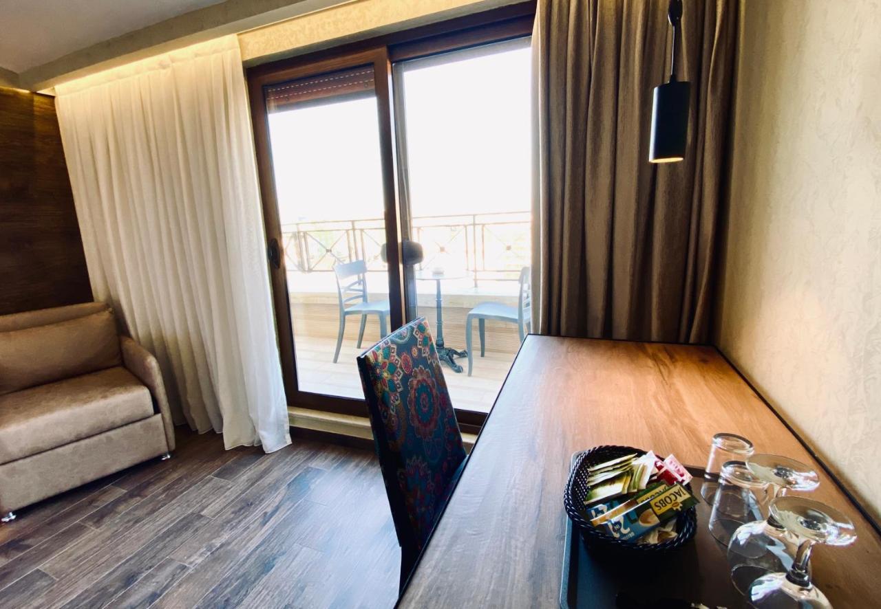 Deluxe Rooms In Blloku Area Tiran Dış mekan fotoğraf