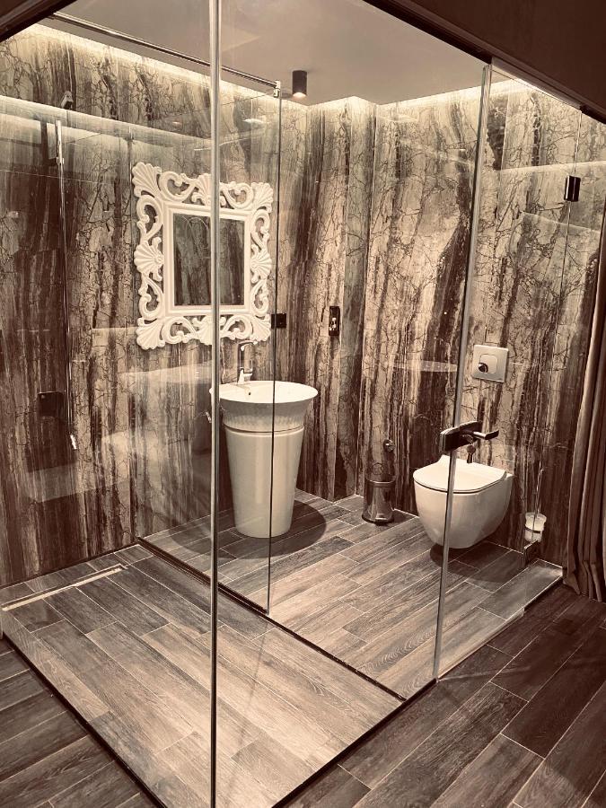 Deluxe Rooms In Blloku Area Tiran Dış mekan fotoğraf